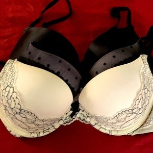 Victoria secret bundle of three… all three are 34C
